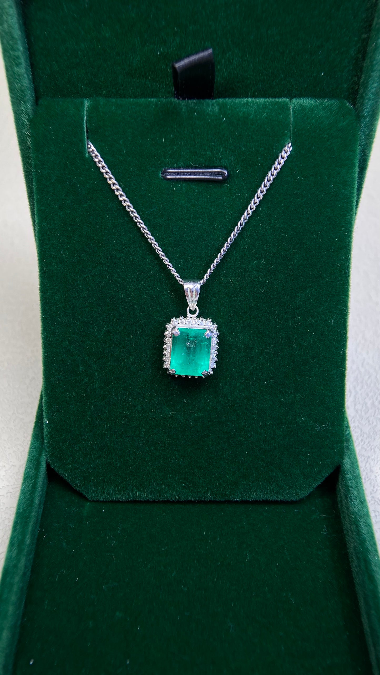 Pt900 platinum&Emerald&Diamond Necklace| Emerald: 3.34ct｜Diamonds：0.26ct｜Japanese Vintage Estate Jewelry -BMGY