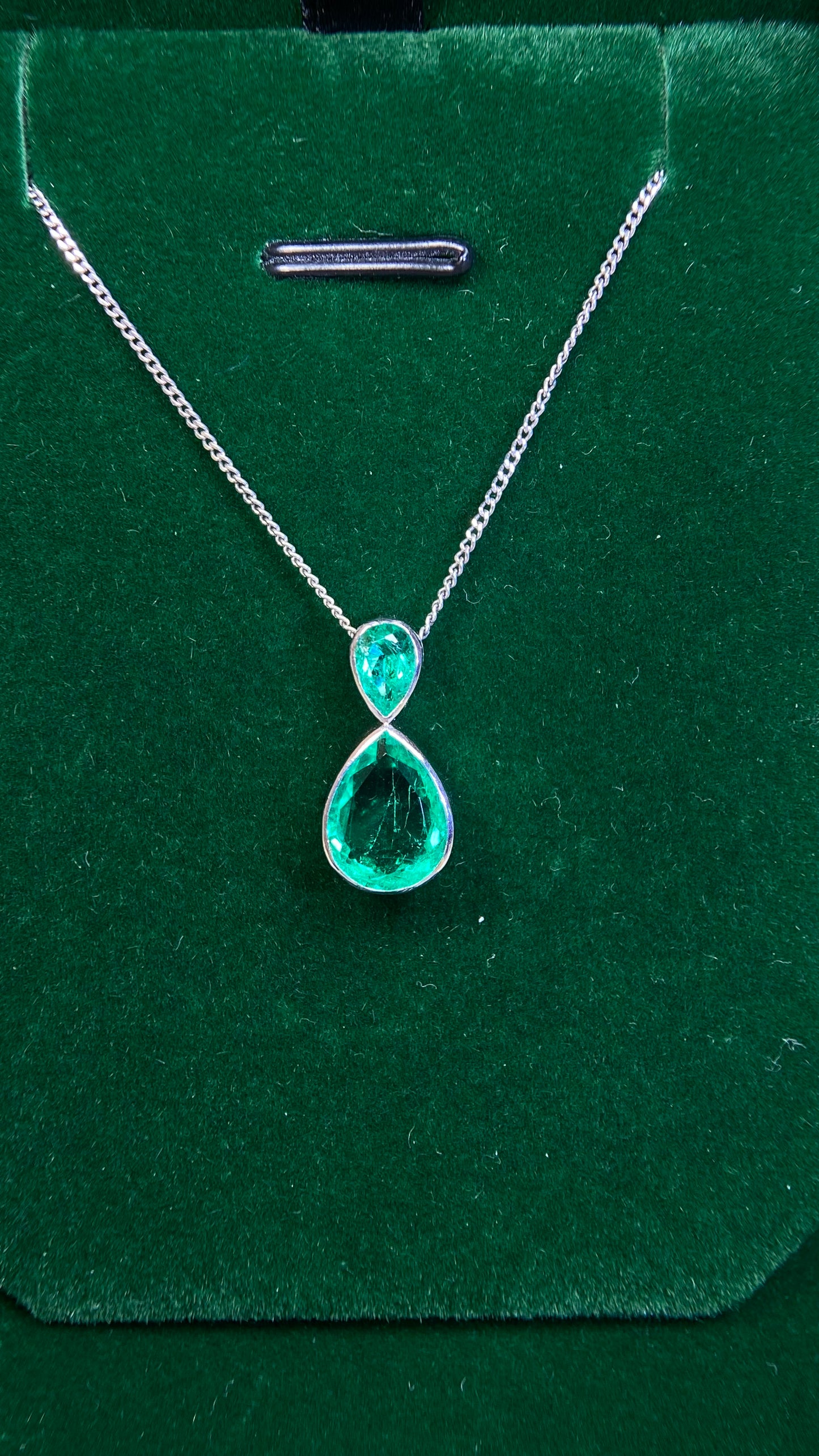 Pt900 platinum/Pt850 platinum&Emerald&Diamond Necklace| Emeralds: 1.56/0.35ct｜Japanese Vintage Estate Jewelry -BQWU