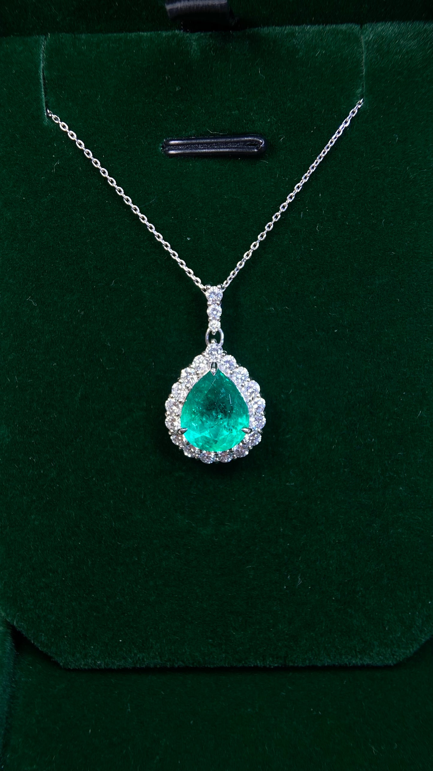 Pt900 platinum/Pt850 platinum&Emerald&Diamond Necklace| Emerald: 2.787ct Colombian｜Diamonds：0.74ct｜Japanese Vintage Estate Jewelry -BQUB