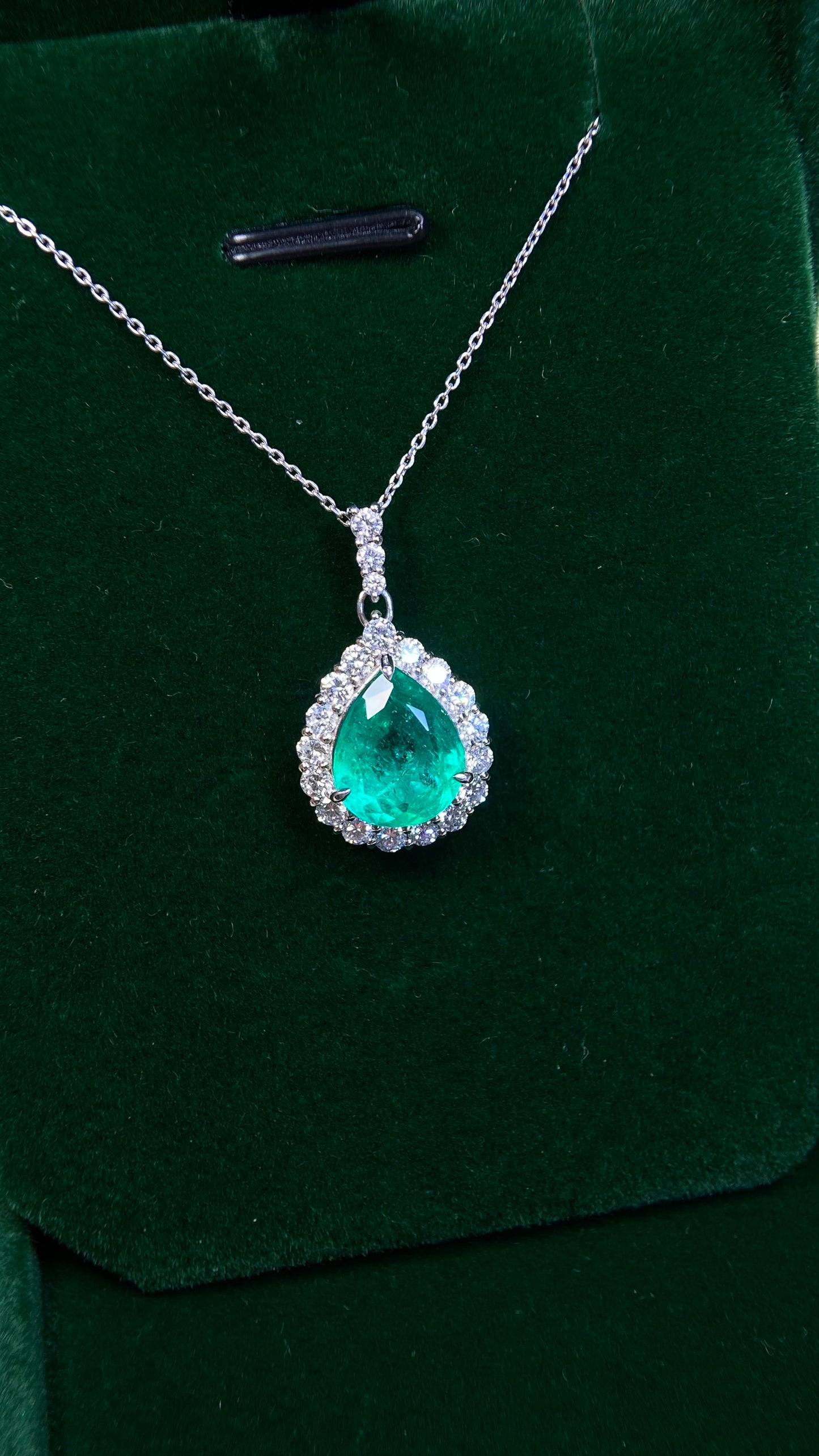 Pt900 platinum/Pt850 platinum&Emerald&Diamond Necklace| Emerald: 2.787ct Colombian｜Diamonds：0.74ct｜Japanese Vintage Estate Jewelry -BQUB