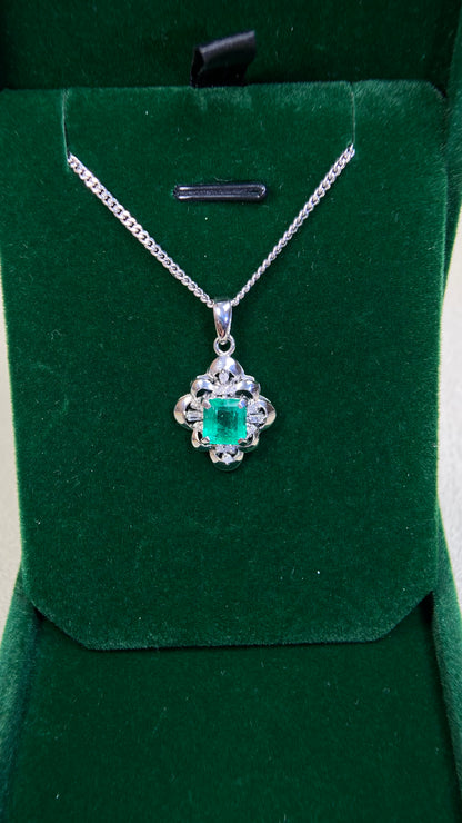 Pt900 platinum/Pt850 platinum&Emerald&Diamond Necklace| Emerald: 1.12ct｜Diamonds：0.12ct｜Japanese Vintage Estate Jewelry -BQNU
