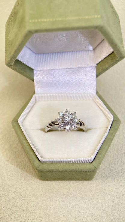 Pt900 Platinum&Diamond Ring| Diamond:0.261ct | Diamonds:0.42ct|Japanese Vintage Estate Jewelry -BSCL2841