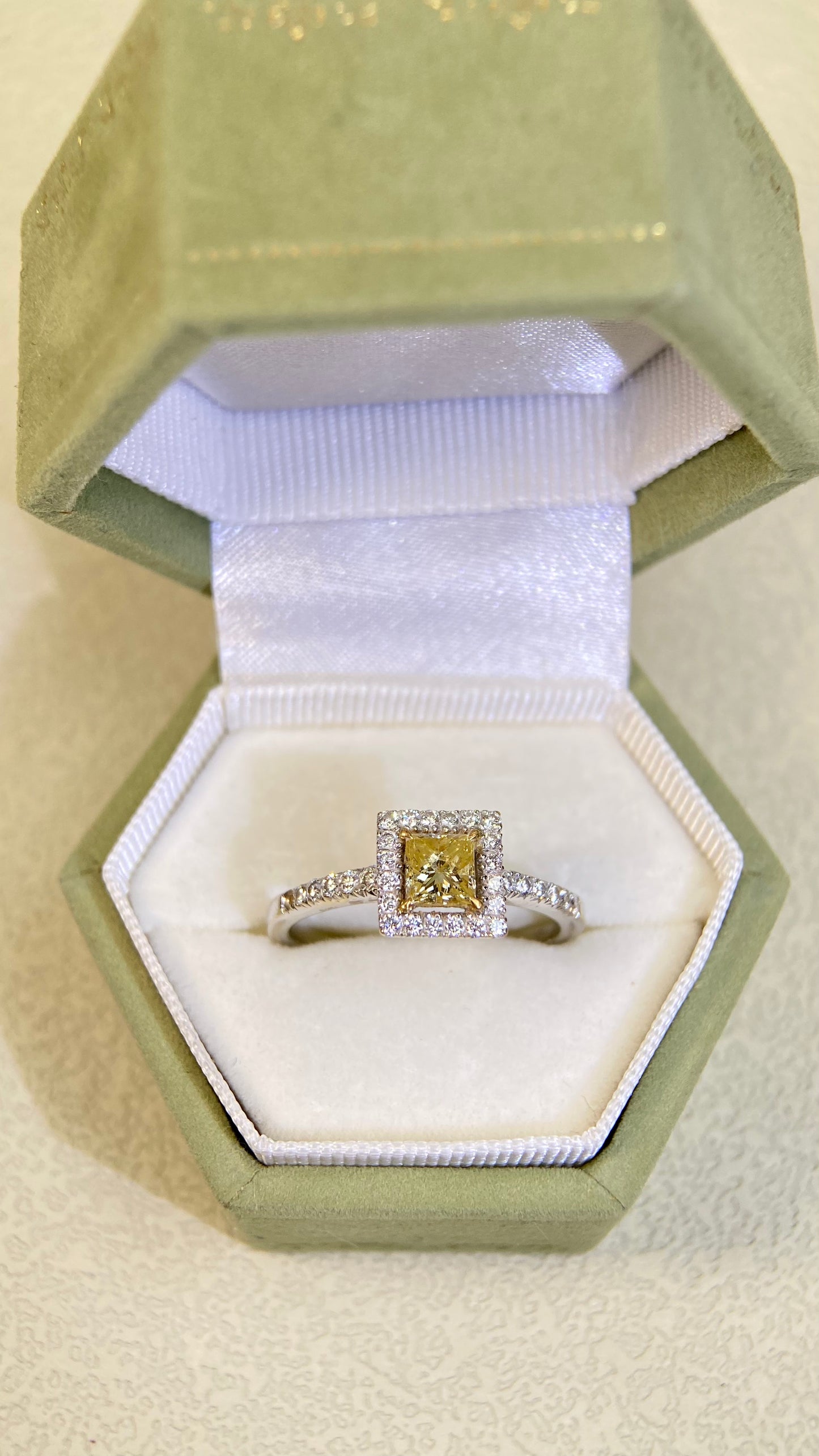 18K White Gold&Diamond Ring| Diamond:0.423ct FY -SI1 | Diamonds:0.32ct|Japanese Vintage Estate Jewelry -BRRZ