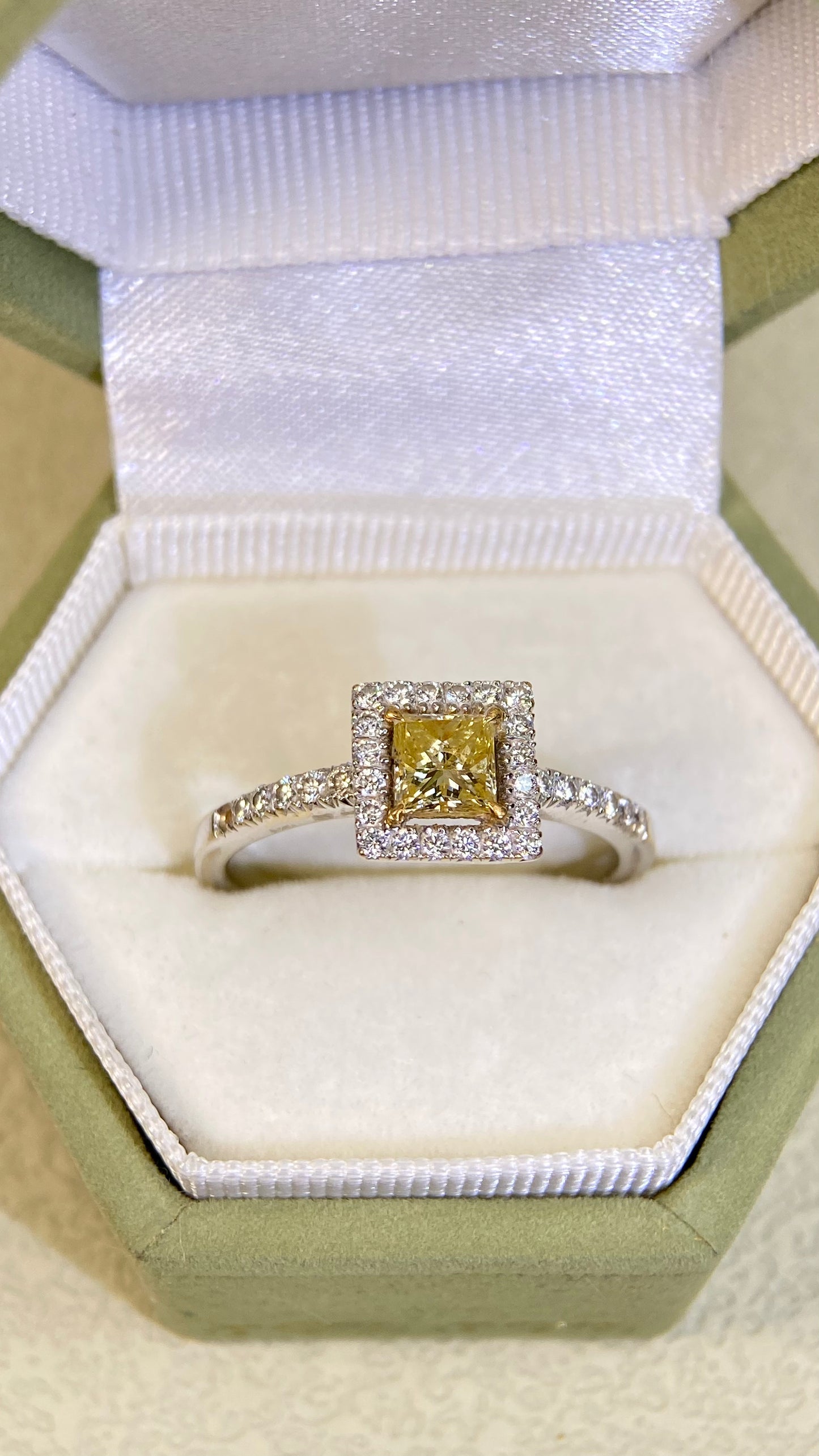 18K White Gold&Diamond Ring| Diamond:0.423ct FY -SI1 | Diamonds:0.32ct|Japanese Vintage Estate Jewelry -BRRZ