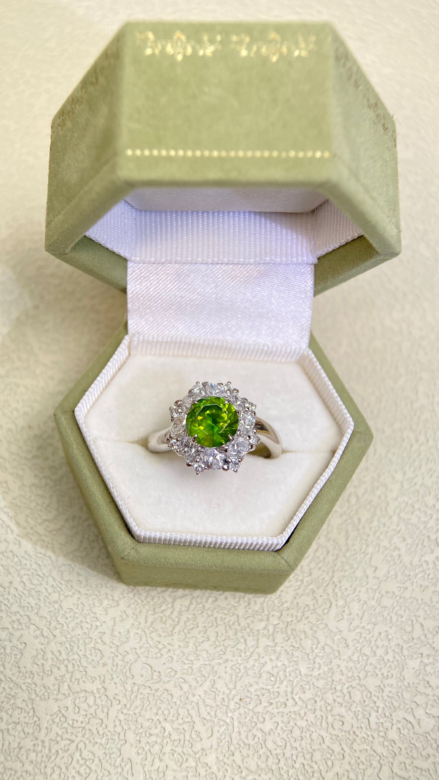 Pt900 Platinum&Demantoid&Diamond Ring| Demantoid:1.78ct Russia | Diamonds：0.88ct | Japanese Vintage Estate Jewelry -BRMU2825