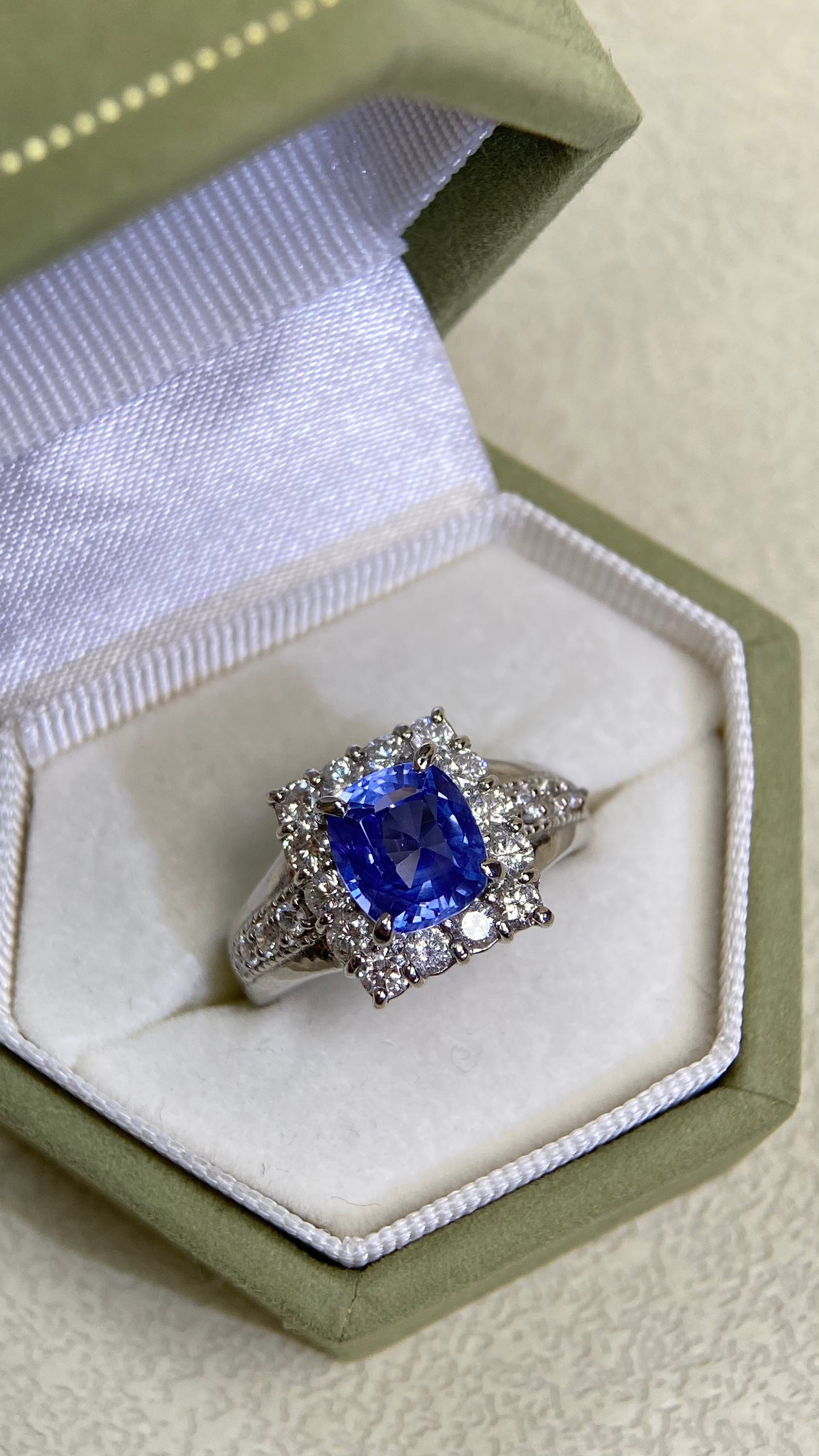 Pt950 Platinum&Sapphire&Diamond Ring| Sapphire：2.03ct No Heat-Sri Lanka| Diamonds：0.81ct | Japanese Vintage Estate Jewelry -BRUJ2589