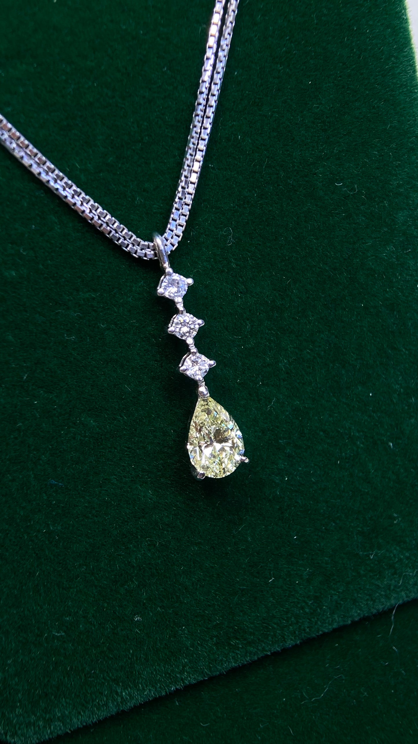 Pt900 platinum/Pt850 platinum&Diamond Necklace| Diamond：1.329ct Light Yellow-VS1｜Diamonds：0.28ct | Japanese Vintage Estate Jewelry -BBSDB2857
