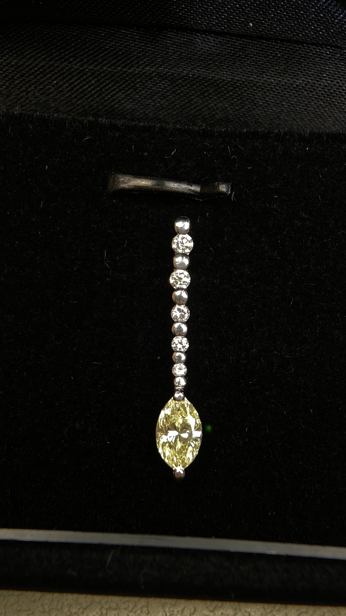 Pt900 platinum&Diamond Pendant| Diamond：0.860ct Fancy Light Yellow-I1 | Diamonds：0.16ct | Japanese Vintage Estate Jewelry -BSCY2854