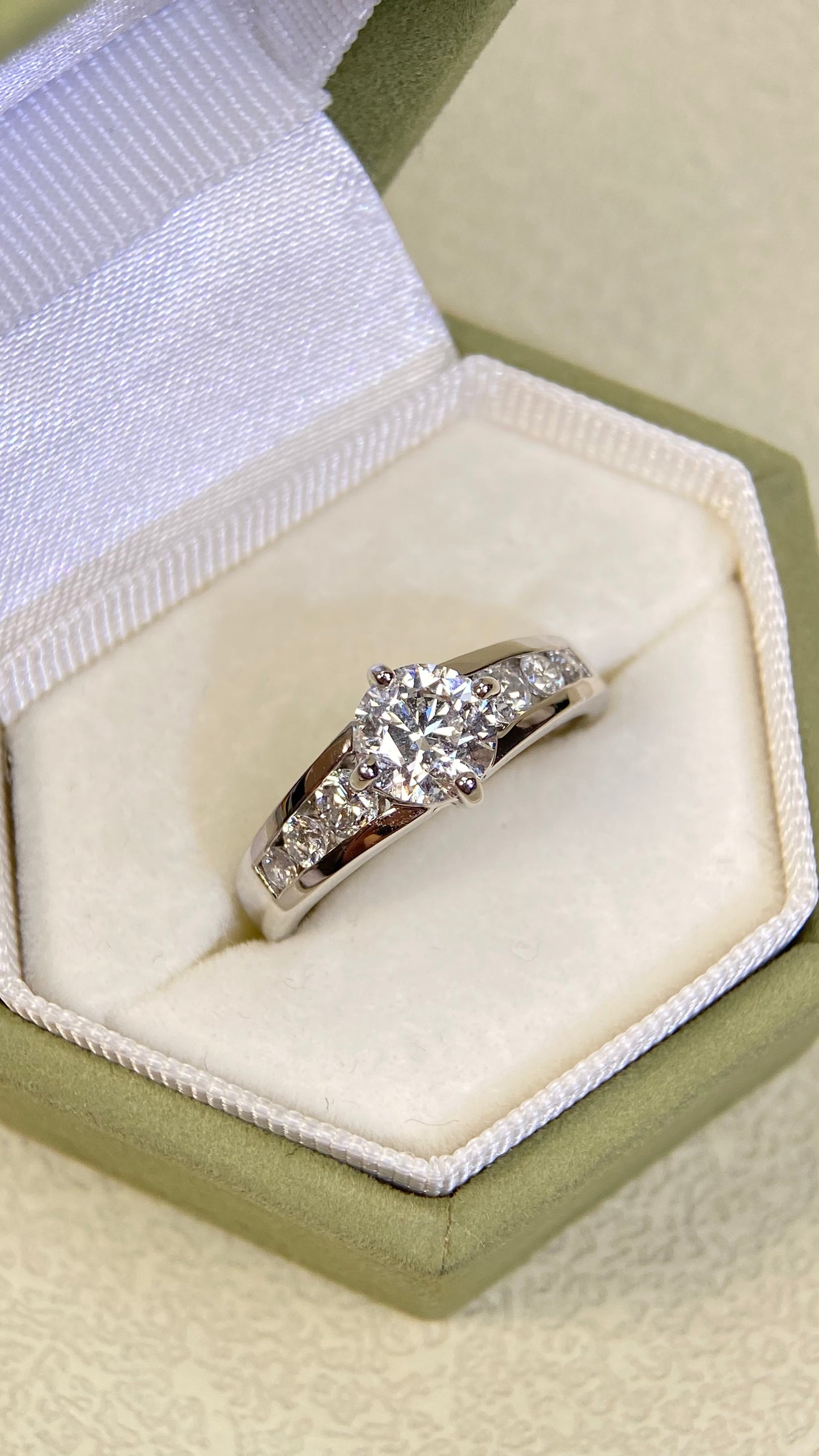 Pt900 Platinum&Diamond Ring| Diamond:1.004ct F -SI1 | Diamonds:0.41ct|Japanese Vintage Estate Jewelry -BSFU2929