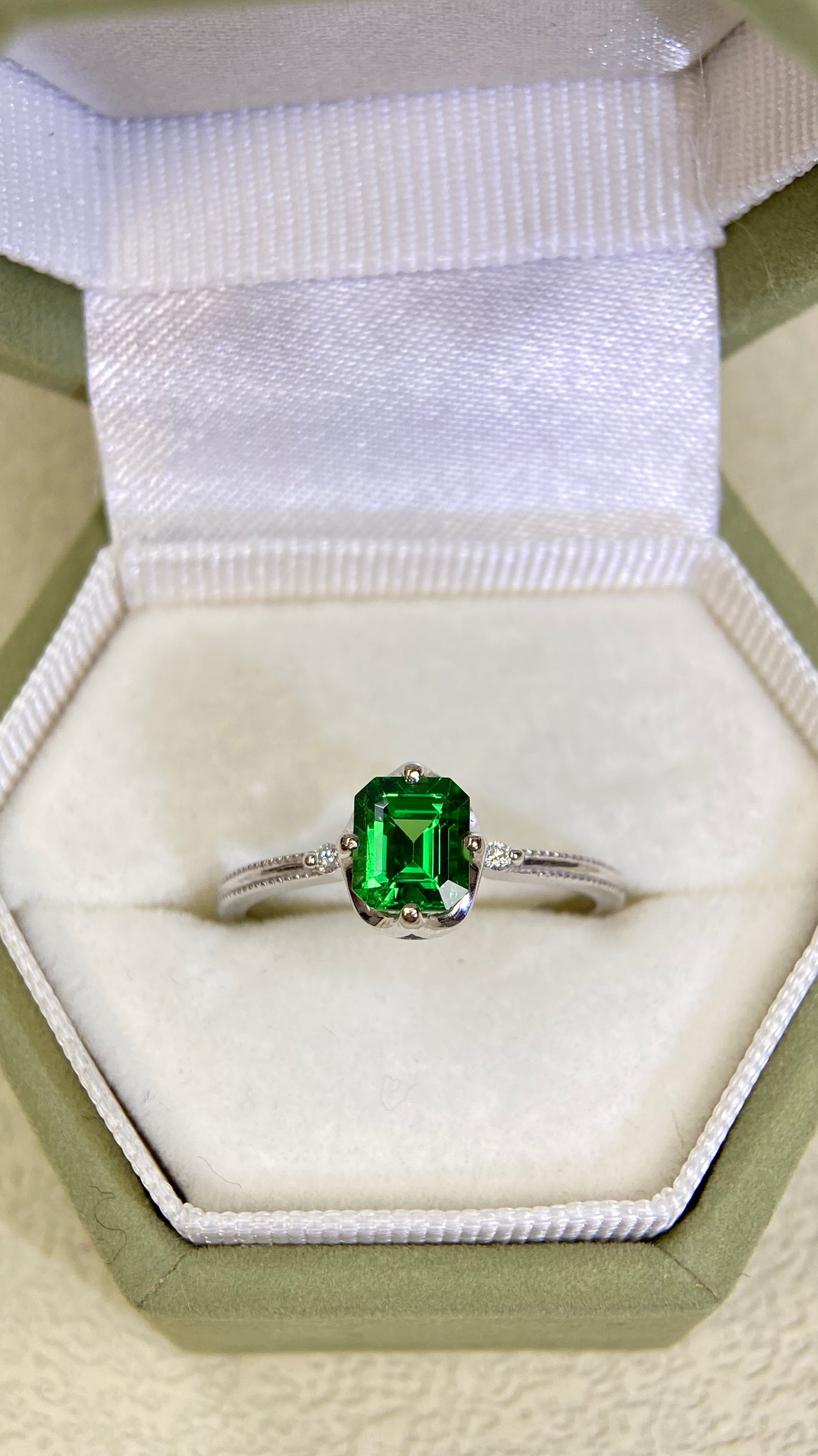 K18 White Gold&Tsavorite Garnet&Diamond Ring| Tsavorite Garnet:0.80ct | Diamonds：0.019ct | Japanese Vintage Estate Jewelry -BSGR2993