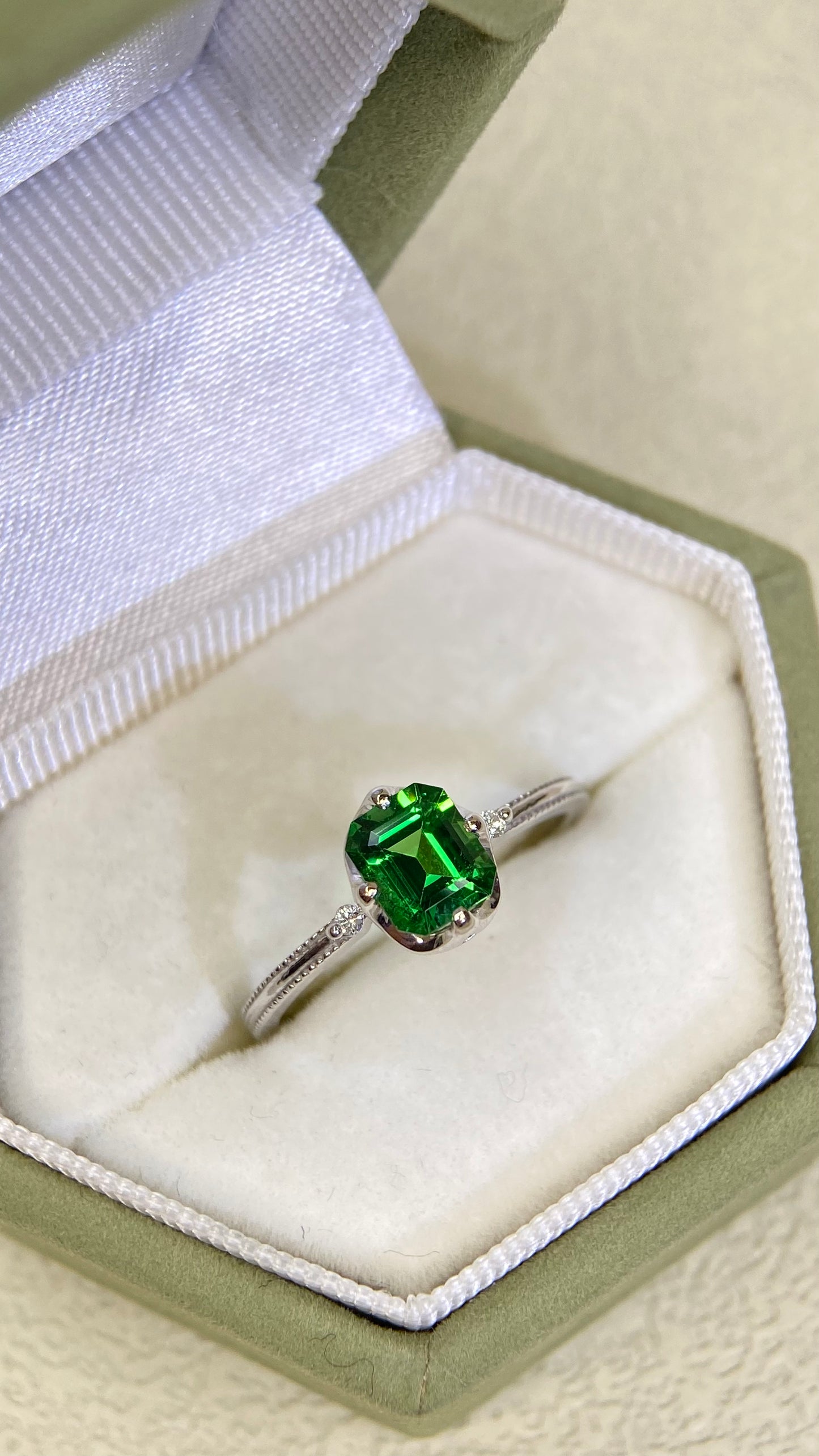 K18 White Gold&Tsavorite Garnet&Diamond Ring| Tsavorite Garnet:0.80ct | Diamonds：0.019ct | Japanese Vintage Estate Jewelry -BSGR2993