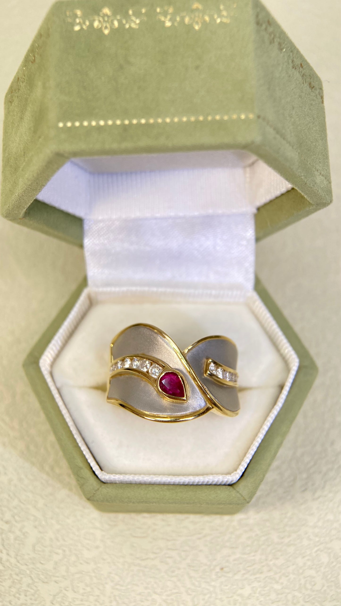 K18 Gold/Pt900Platinum&Ruby&Diamond Ring| Ruby: 0.26ct｜Diamonds: 0.27ct | Japanese Vintage Estate Jewelry -BSIL3042