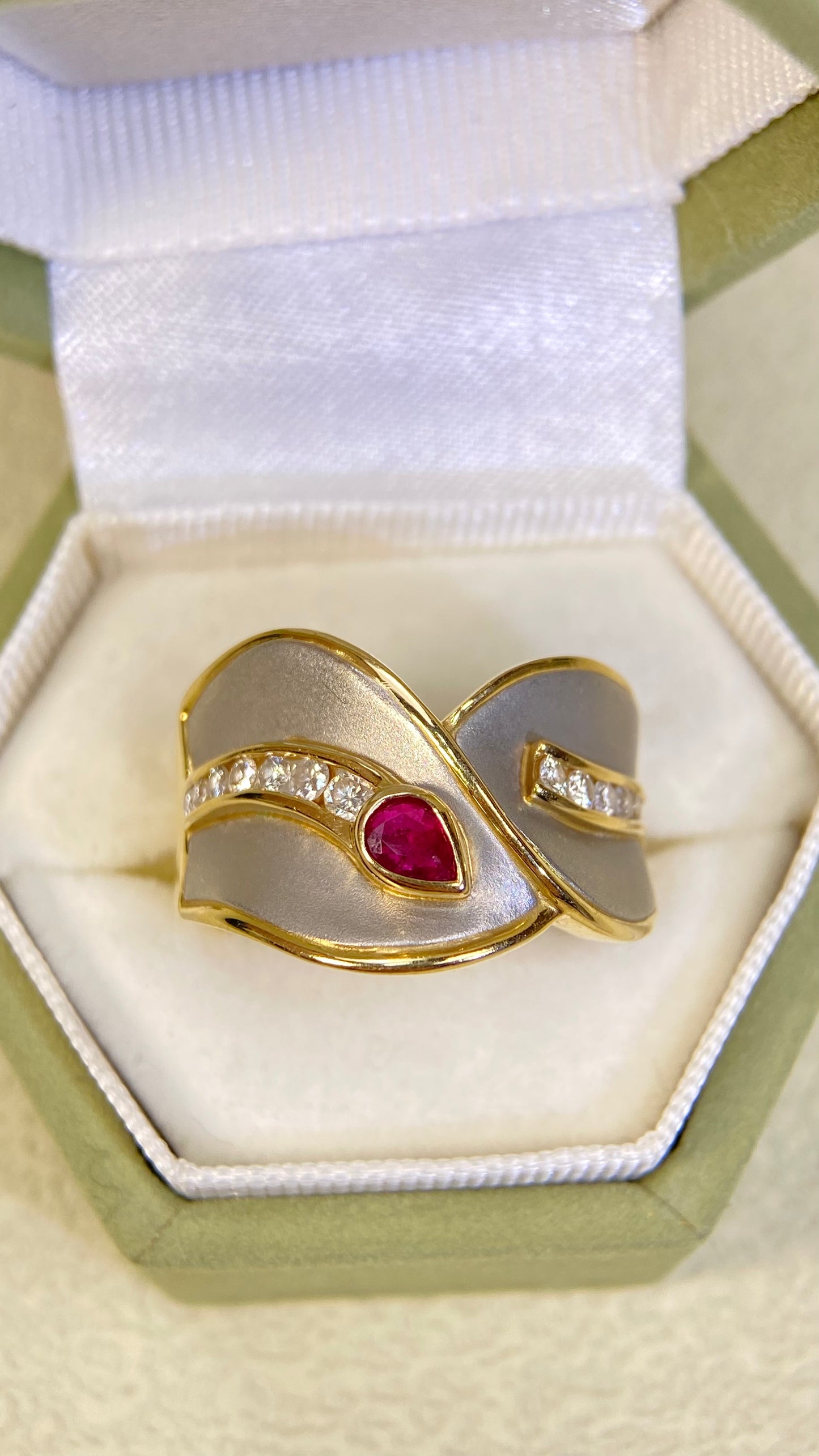 K18 Gold/Pt900Platinum&Ruby&Diamond Ring| Ruby: 0.26ct｜Diamonds: 0.27ct | Japanese Vintage Estate Jewelry -BSIL3042