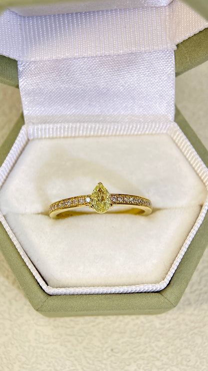 K18 Gold&Diamond Ring| Diamond:0.278ct Fancy Light Yellow-SI1 | Diamonds:0.13ct|Japanese Vintage Estate Jewelry -BRRW2518