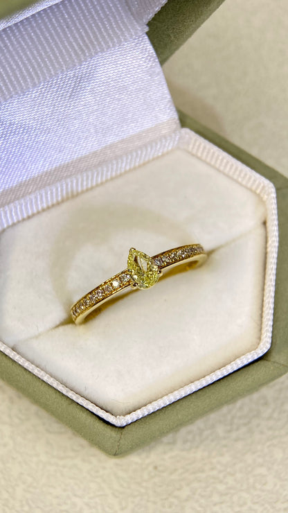 K18 Gold&Diamond Ring| Diamond:0.278ct Fancy Light Yellow-SI1 | Diamonds:0.13ct|Japanese Vintage Estate Jewelry -BRRW2518