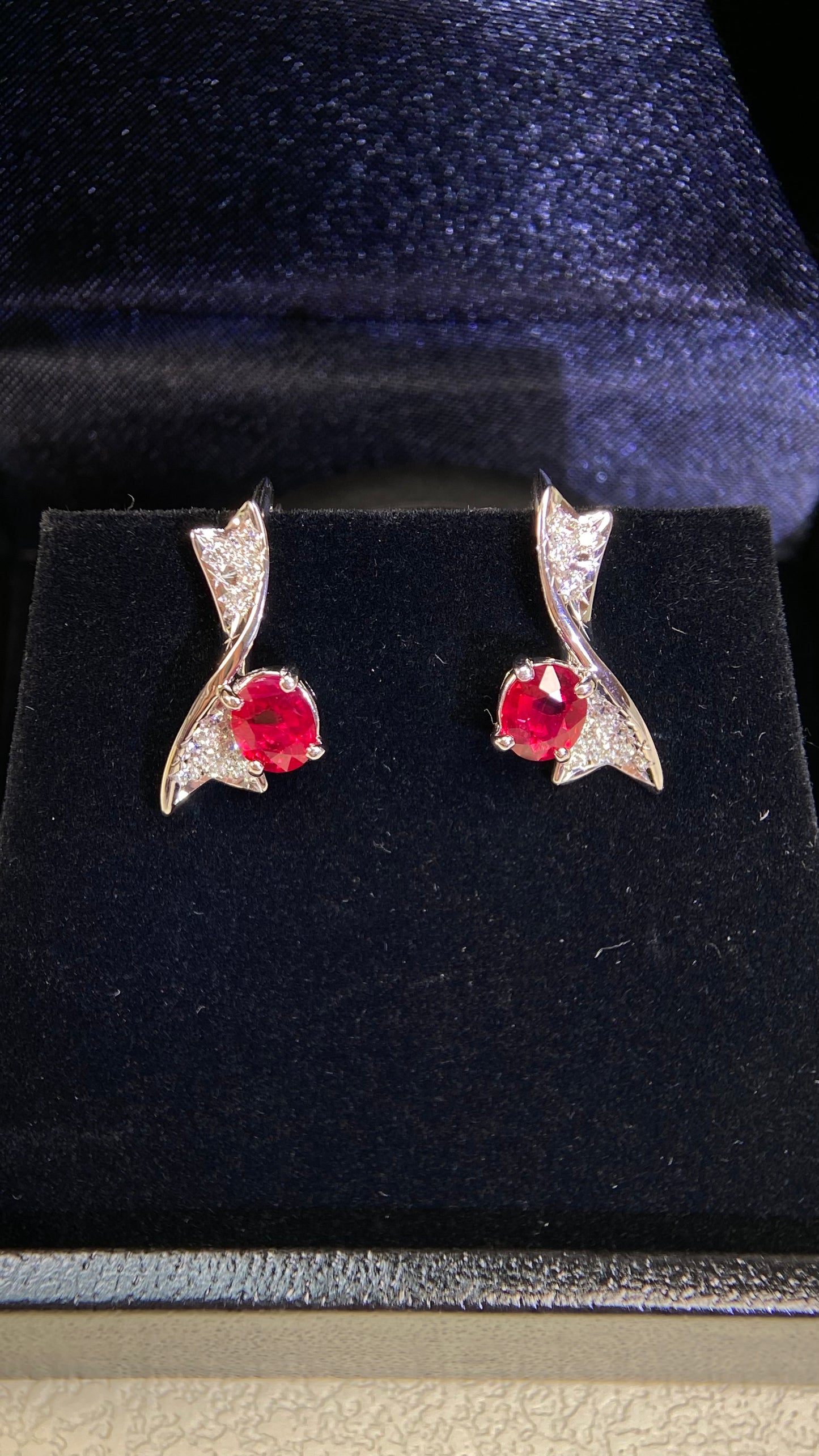 Pt900 Platinum&Diamond&Ruby Earrings| Diamonds:0.11*2 | Rubies:0.63*2| Japanese Vintage Estate Jewelry -BRZS2729