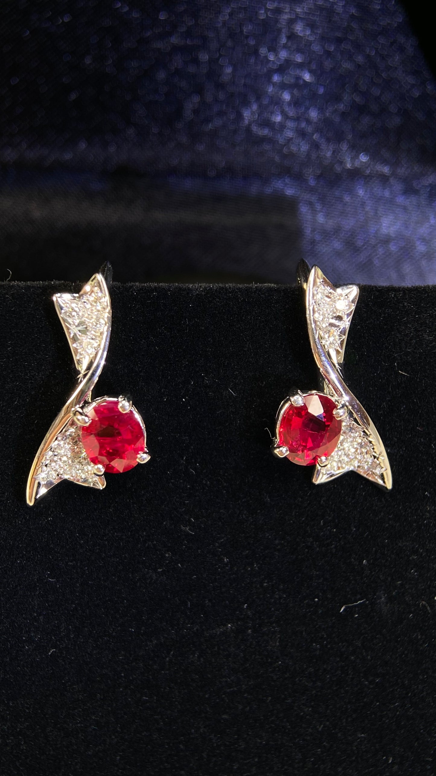 Pt900 Platinum&Diamond&Ruby Earrings| Diamonds:0.11*2 | Rubies:0.63*2| Japanese Vintage Estate Jewelry -BRZS2729