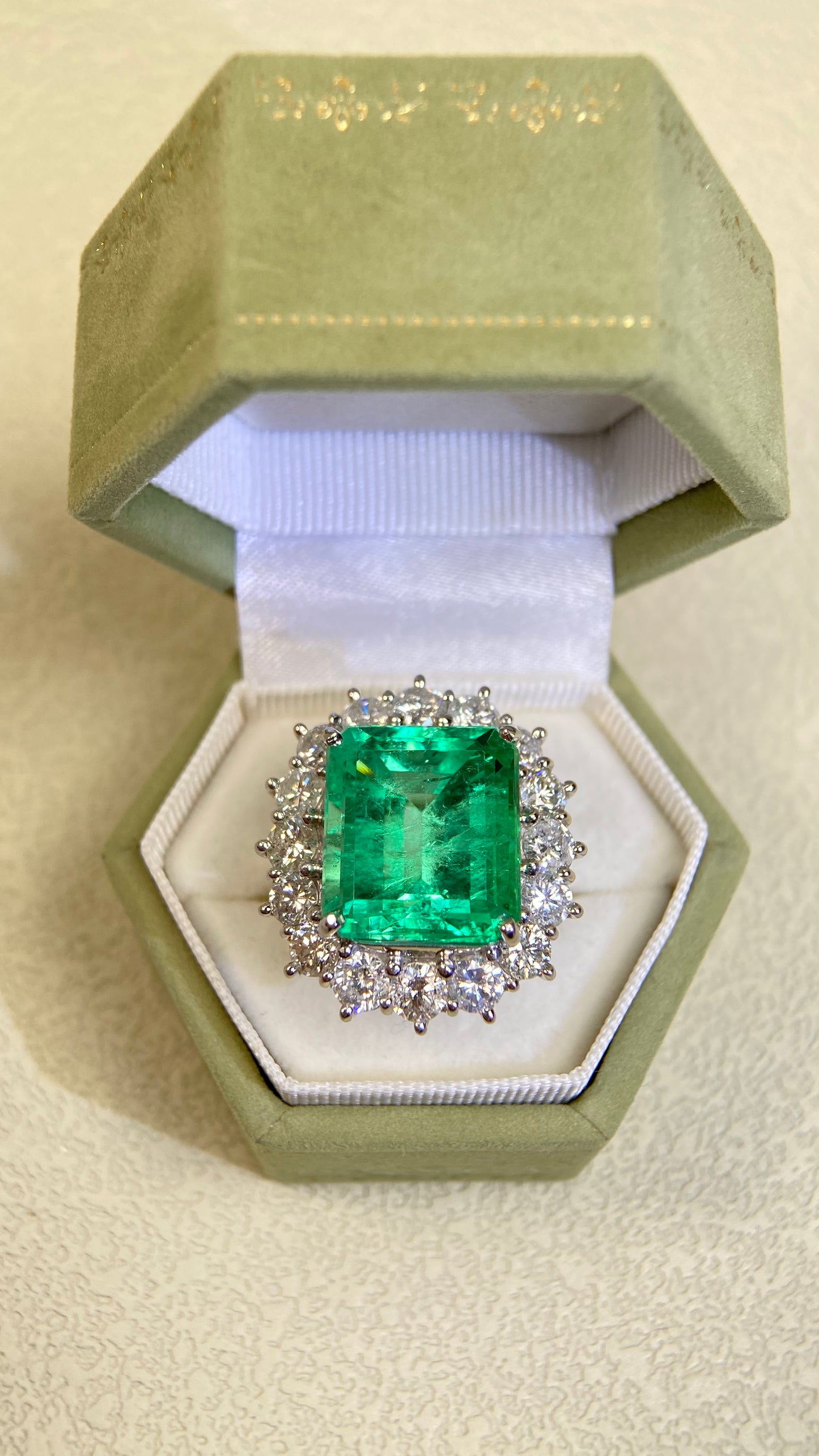 Pt900 Platinum&Emerald&Diamond Ring| Emerald:11.52ct Colombian-F1| Diamonds：3.35ct | Japanese Vintage Estate Jewelry -BSKZ3109