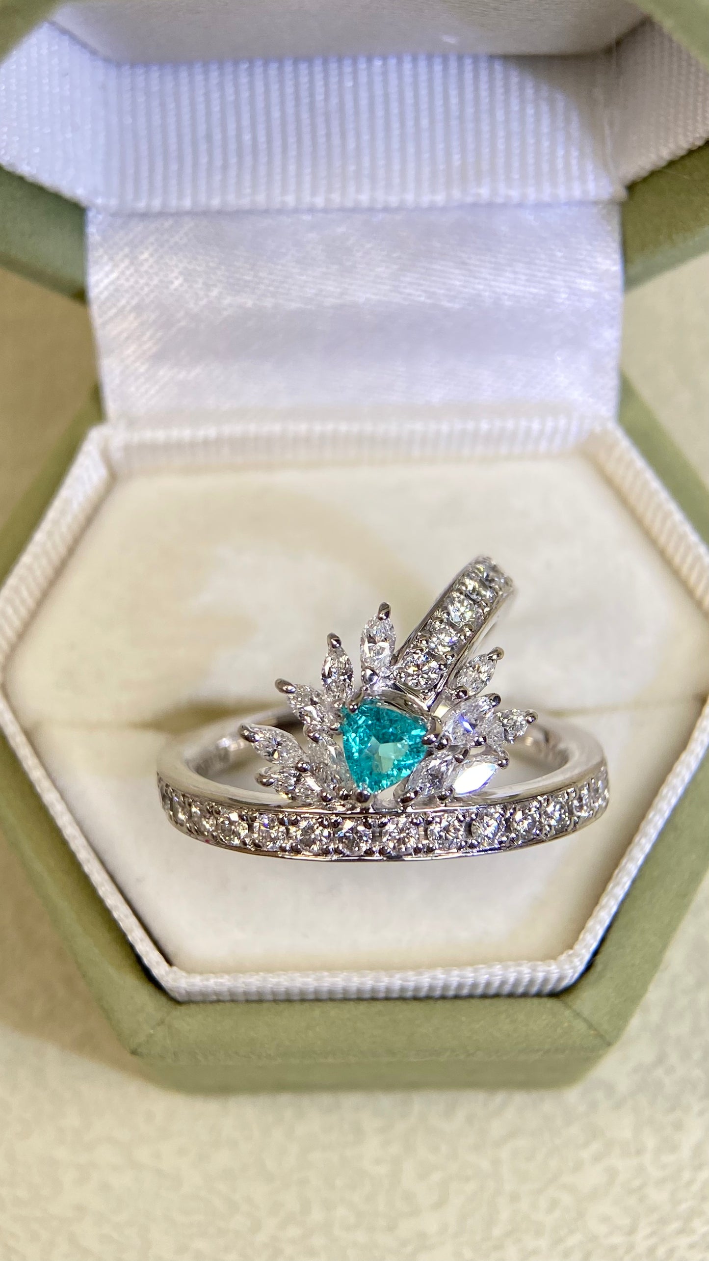 Pt900 Platinum&Paraiba&Diamond Ring| Paraiba:0.222ct | Diamonds:0.56/0.40ct | Japanese Vintage Estate Jewelry -BSLF3115