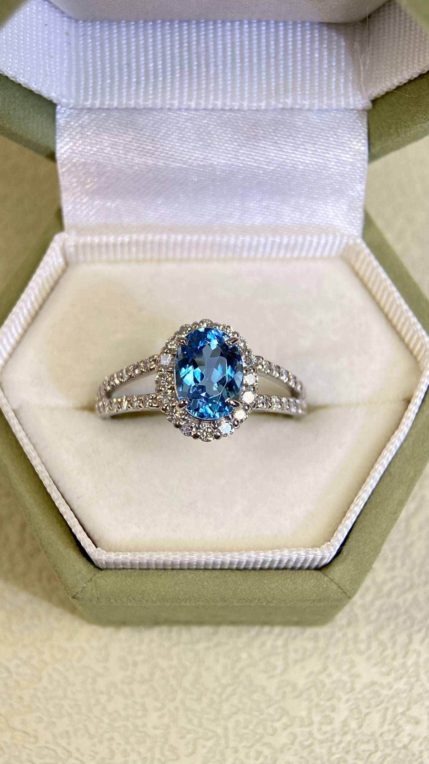 Pt900 Platinum&Aquamarine&Diamond Ring| Aquamarine：1.43ct Santa Maria | Diamonds：0.47ct | Japanese Vintage Estate Jewelry -BSKO3098